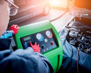 Servicing car air conditioner. Service station